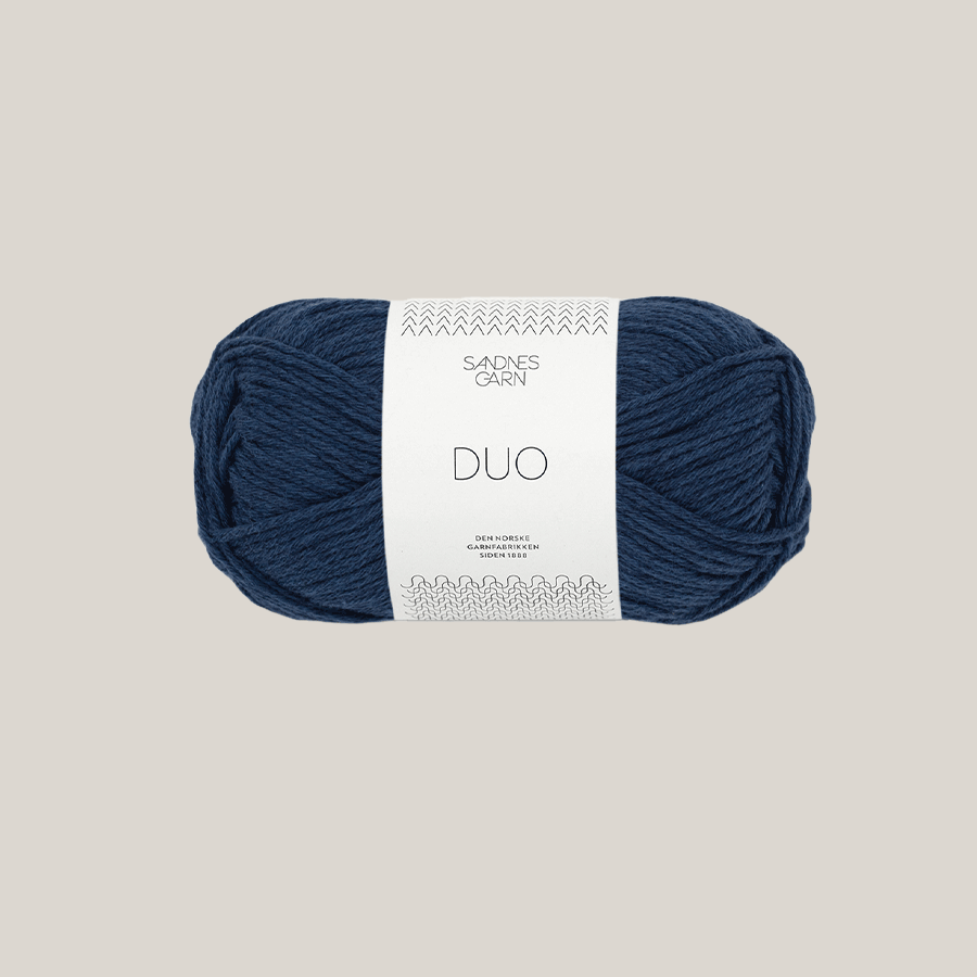 Duo fra Sandnes garn. køb det hos Den Lille Garnbiks. En blandingsgarn af 55% uld og 45% bomuld. 115 meter på 50 gram. strikkepind 3,5 millimeter - 4 millimeter. Farve 5575