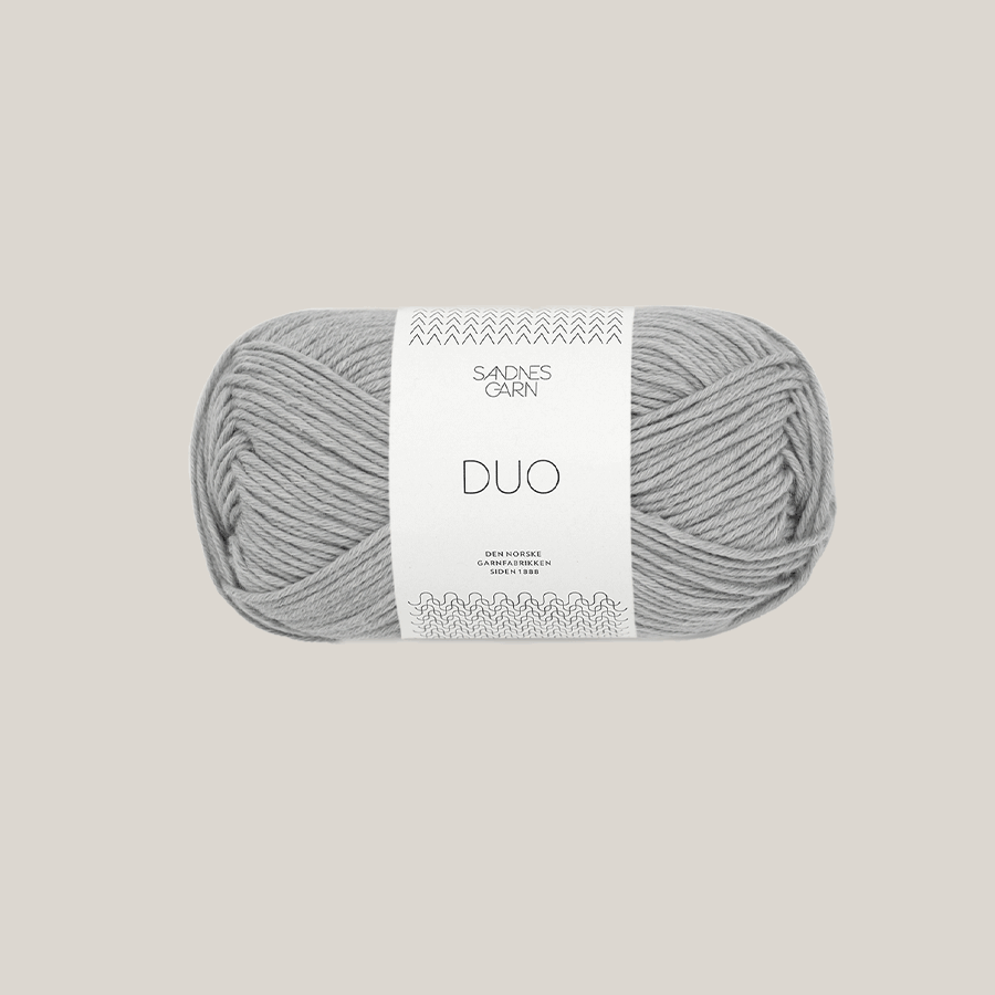 Duo fra Sandnes garn. køb det hos Den Lille Garnbiks. En blandingsgarn af 55% uld og 45% bomuld. 115 meter på 50 gram. strikkepind 3,5 millimeter - 4 millimeter. Farve 6030