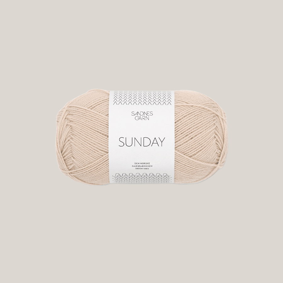 Sunday fra Sandnes Garn – blødt og ubehandlet merinouldgarn i fingering weight, perfekt til babystrik, finstrik og som følgetråd, forhandles hos Den Lille Garnbiks. 100% Merino. strikkefasthed på 28 masker på 10 cm. løbelængde på 235 meter på 50 gram. Farve 2321
