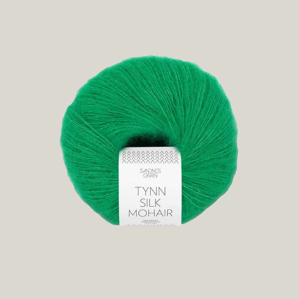 Sandnes Tynn Silk Mohair garn – eksklusivt lace weight garn med mohair og silke, ideelt til strik af lette sweatre, sjaler og trøjer. Farve 8236. Perfekt som følgetråd.