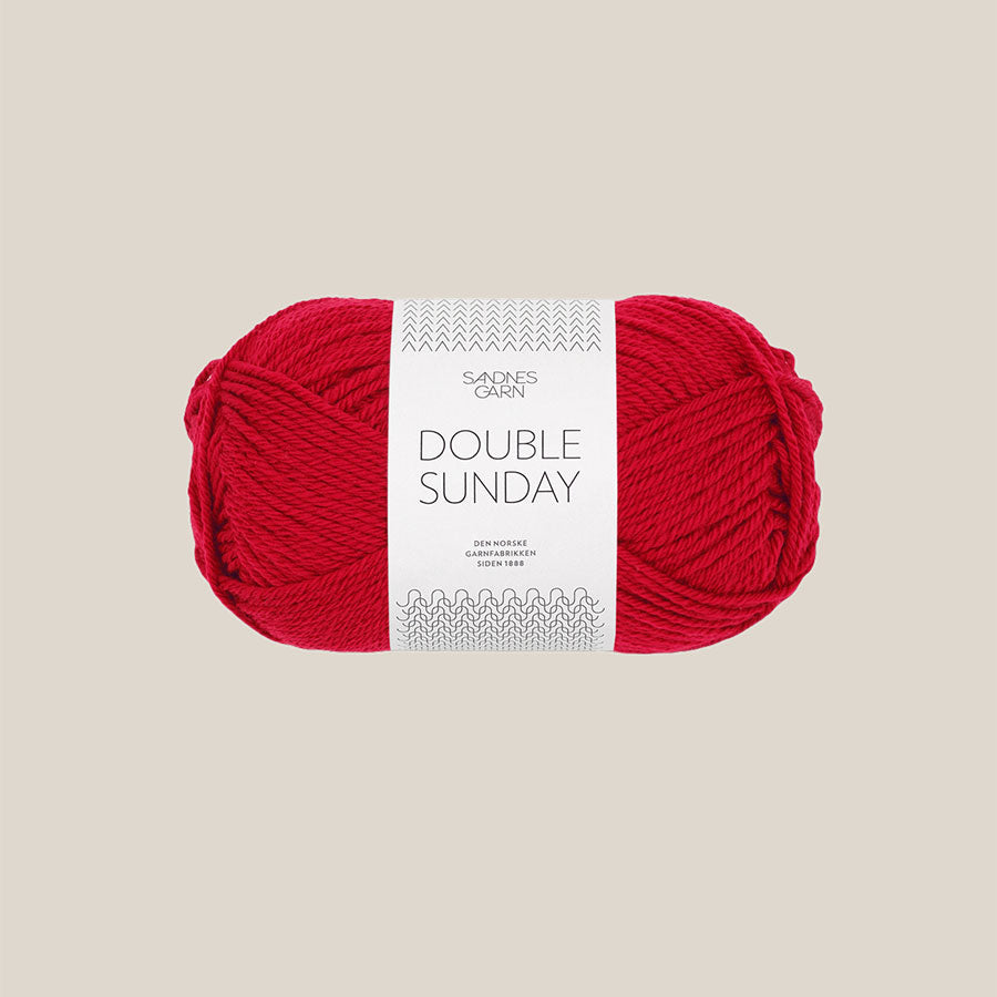 Double sunday fra Sandnes Garn. 100% merino. Køb det hos Den Lille Garnbiks. 108 meter på 50 gram. Strikkepind 3,5 millimeter til 4,5 millimeter. Farve 4219,rod