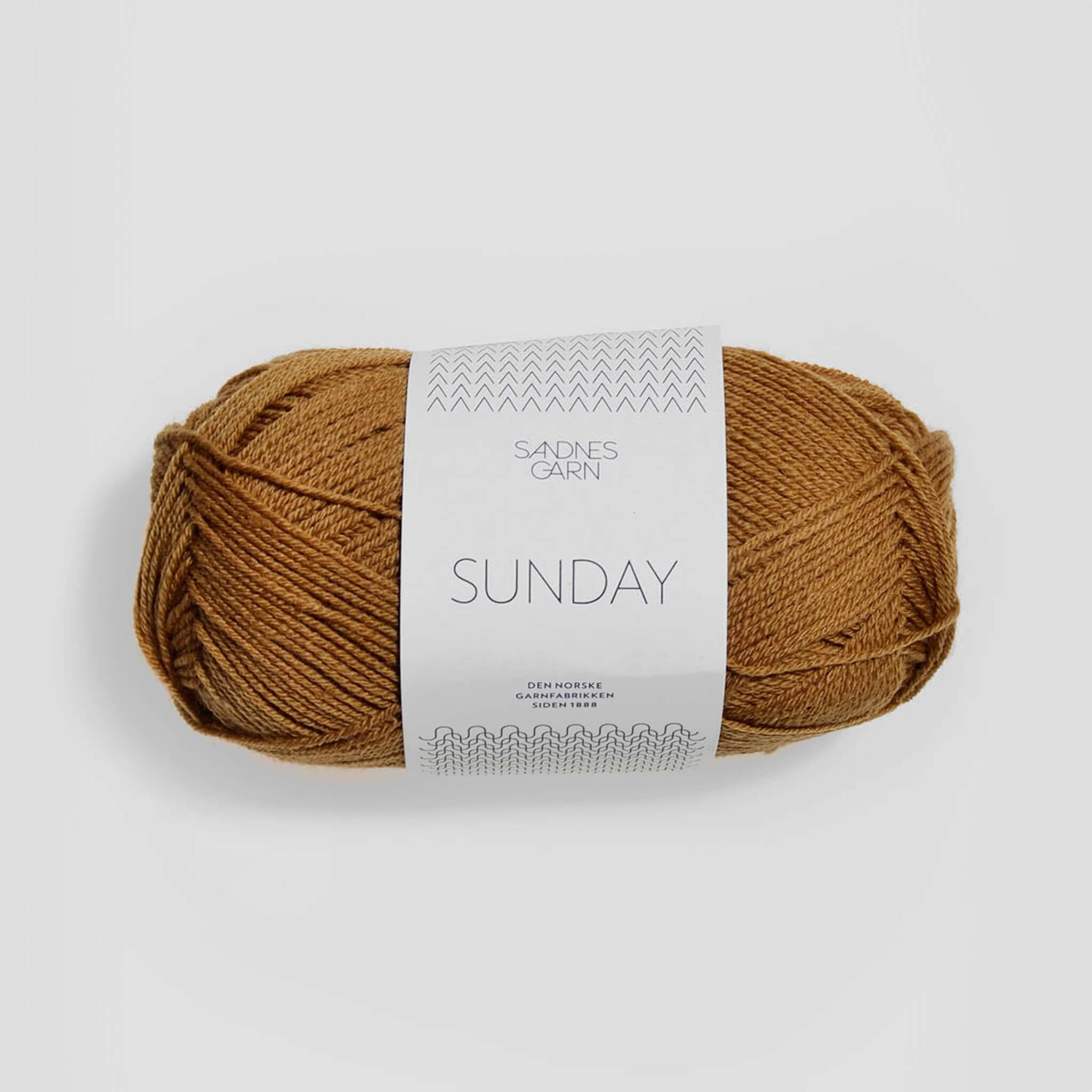 Sunday fra Sandnes Garn – blødt og ubehandlet merinouldgarn i fingering weight, perfekt til babystrik, finstrik og som følgetråd, forhandles hos Den Lille Garnbiks. 100% Merino. strikkefasthed på 28 masker på 10 cm. løbelængde på 235 meter på 50 gram. Farve 2543