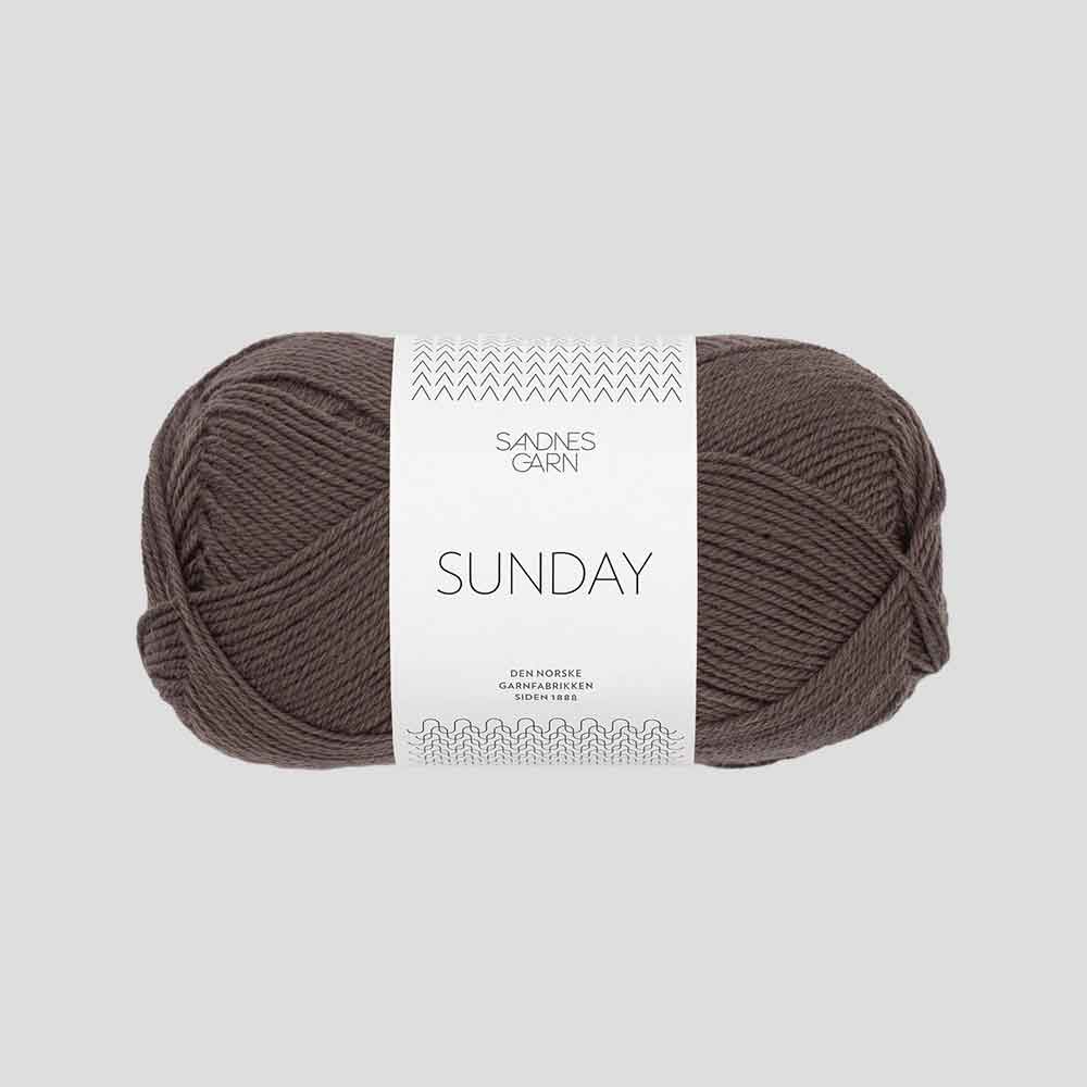Sunday fra Sandnes Garn – blødt og ubehandlet merinouldgarn i fingering weight, perfekt til babystrik, finstrik og som følgetråd, forhandles hos Den Lille Garnbiks. 100% Merino. strikkefasthed på 28 masker på 10 cm. løbelængde på 235 meter på 50 gram. Farve 3880
