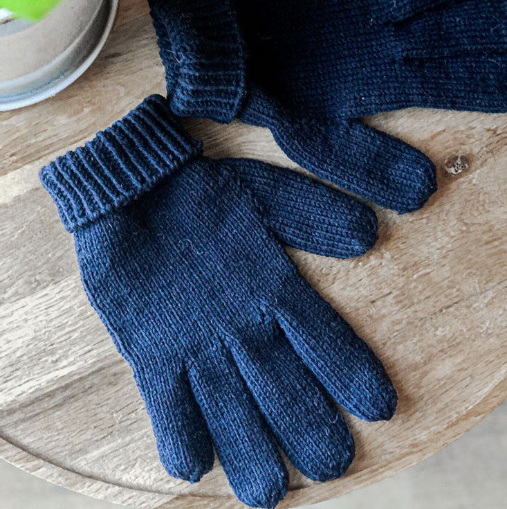 Garnknit: Emils handsker af KnitVik (opskrift +garn)