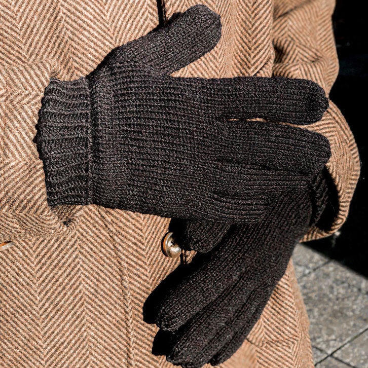 Garnknit: Emils handsker af KnitVik (opskrift +garn)